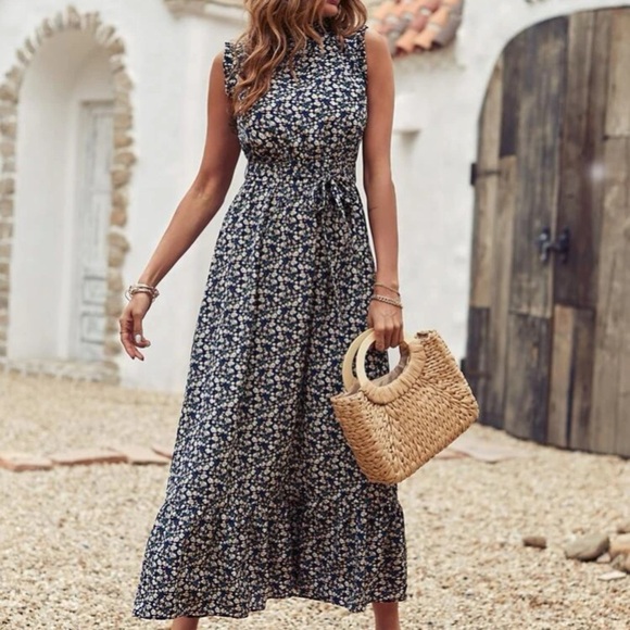 Floral Sleeveless Maxi Dress - Blue - Picture 5 of 10